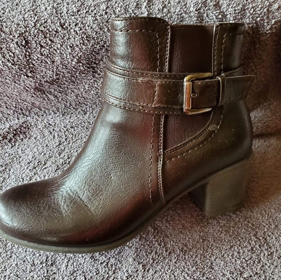 Boot, - Picture 1 of 4